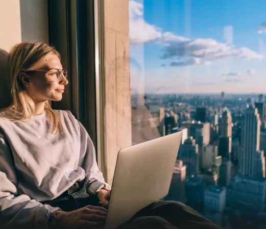 Empresarios trabajando con CONTPAQi en la nube